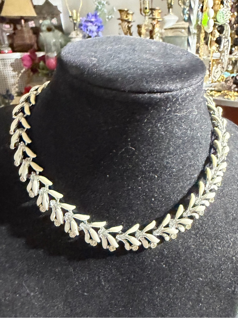 Vintage BSK Gold Tone Leaf Link Crystal 
Choker Necklace